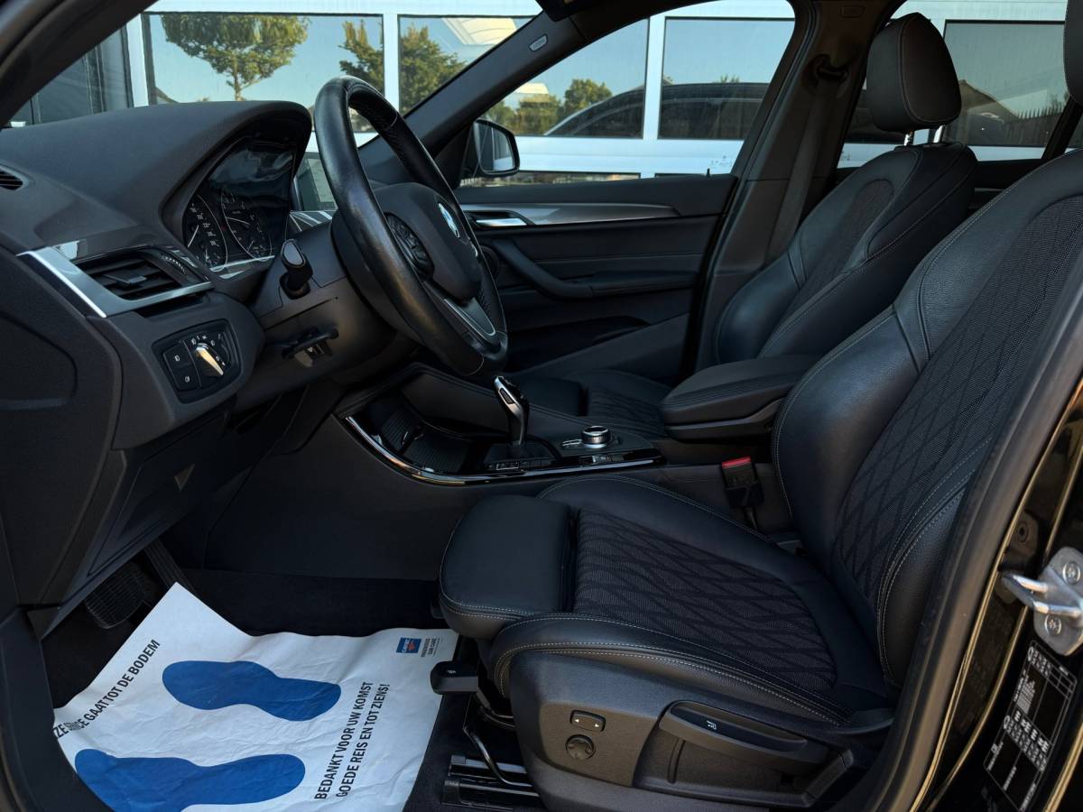 BMW X1 BMW X1 SDrive18i High Executive/SportStoelen+LED+Trekhaak