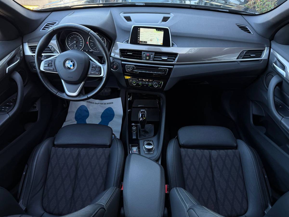 BMW X1 BMW X1 SDrive18i High Executive/SportStoelen+LED+Trekhaak