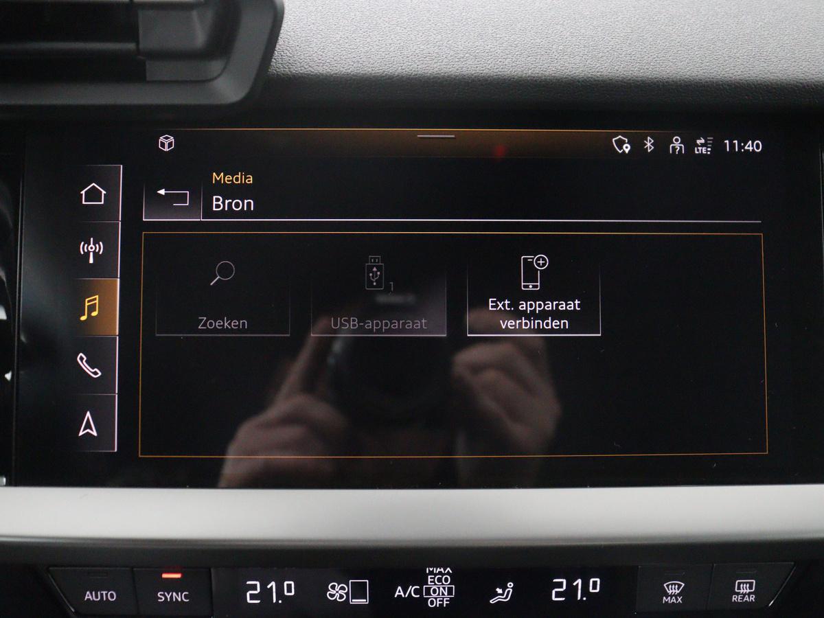 Audi A3 Audi A3 Limousine 30 TFSI S edition | Leder | Cruise control | Stoelverwarming | Drive select | Navigatie | Bluetooth | Carplay | Climate control | Virtueel dashboard | Full LED