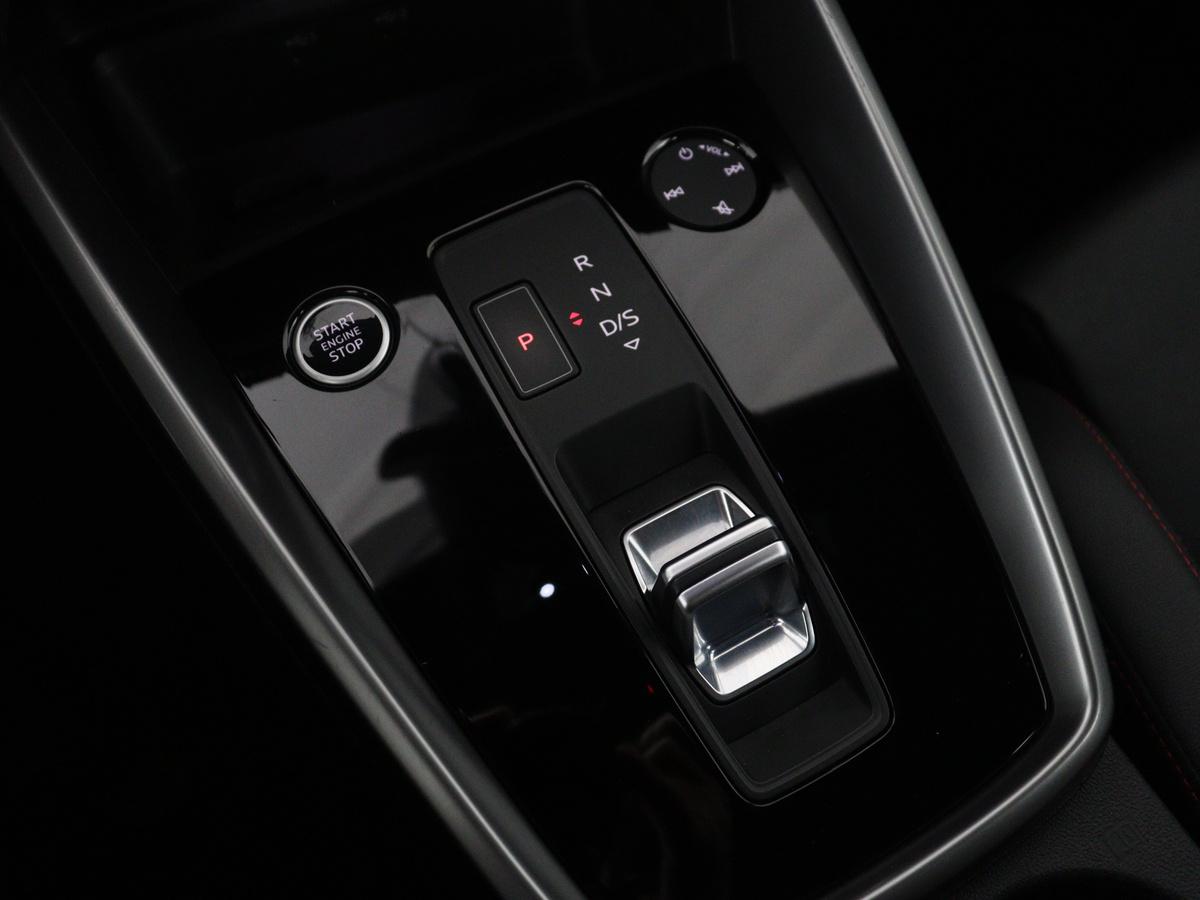 Audi A3 Audi A3 Limousine 30 TFSI S edition | Leder | Cruise control | Stoelverwarming | Drive select | Navigatie | Bluetooth | Carplay | Climate control | Virtueel dashboard | Full LED