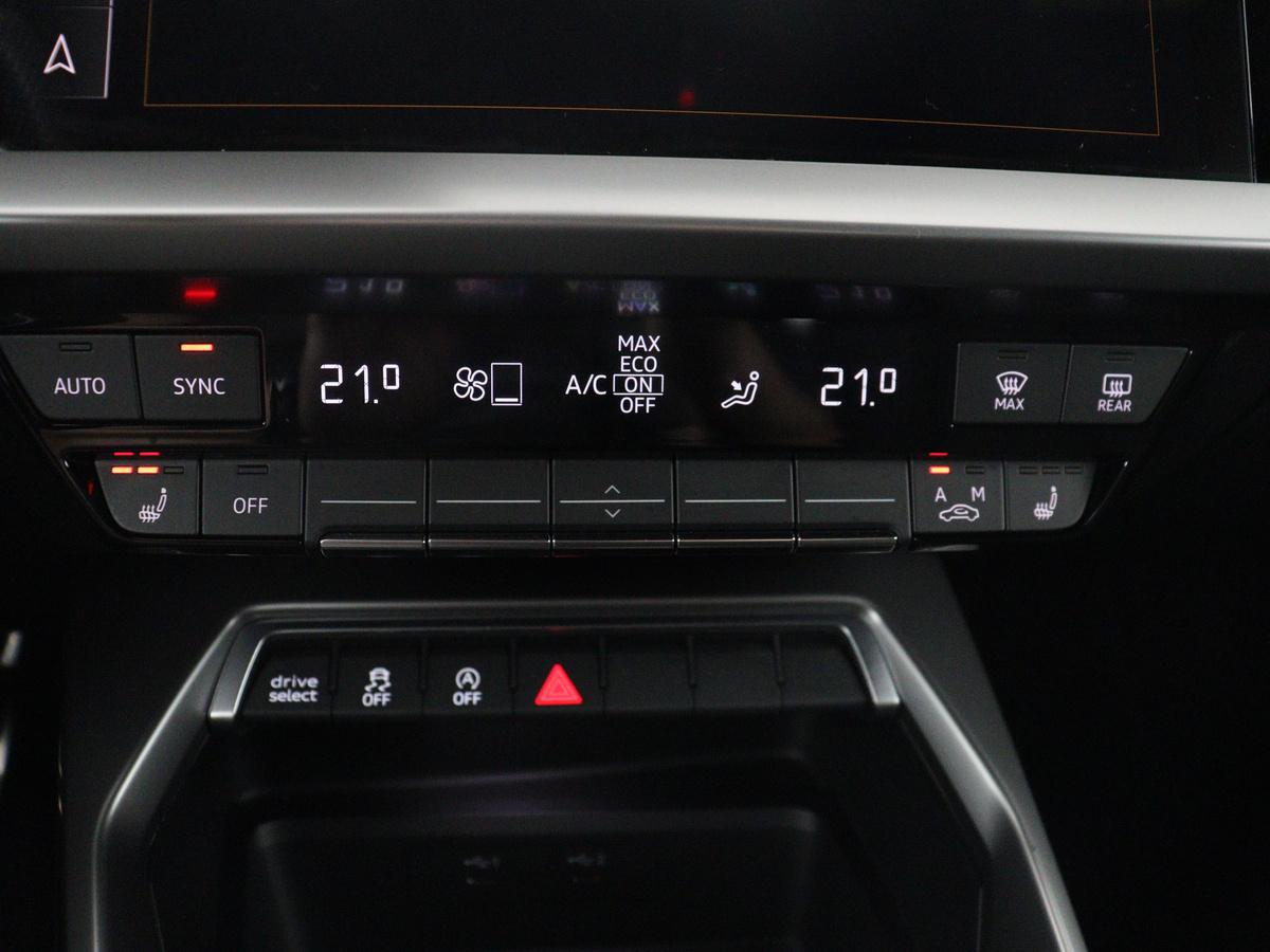Audi A3 Audi A3 Limousine 30 TFSI S edition | Leder | Cruise control | Stoelverwarming | Drive select | Navigatie | Bluetooth | Carplay | Climate control | Virtueel dashboard | Full LED
