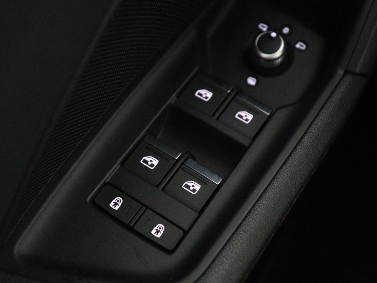 Audi A3 Audi A3 Limousine 30 TFSI S edition | Leder | Cruise control | Stoelverwarming | Drive select | Navigatie | Bluetooth | Carplay | Climate control | Virtueel dashboard | Full LED