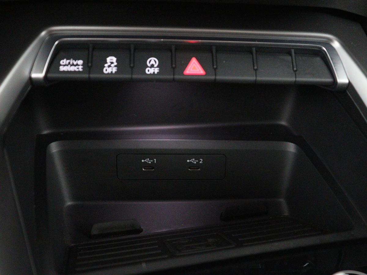 Audi A3 Audi A3 Limousine 30 TFSI S edition | Leder | Cruise control | Stoelverwarming | Drive select | Navigatie | Bluetooth | Carplay | Climate control | Virtueel dashboard | Full LED