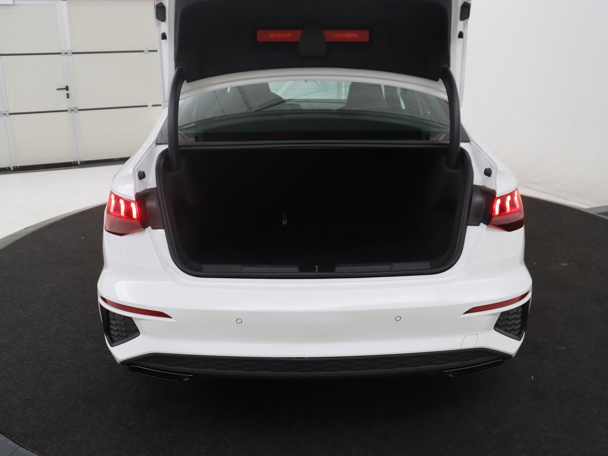 Audi A3 Audi A3 Limousine 30 TFSI S edition | Leder | Cruise control | Stoelverwarming | Drive select | Navigatie | Bluetooth | Carplay | Climate control | Virtueel dashboard | Full LED