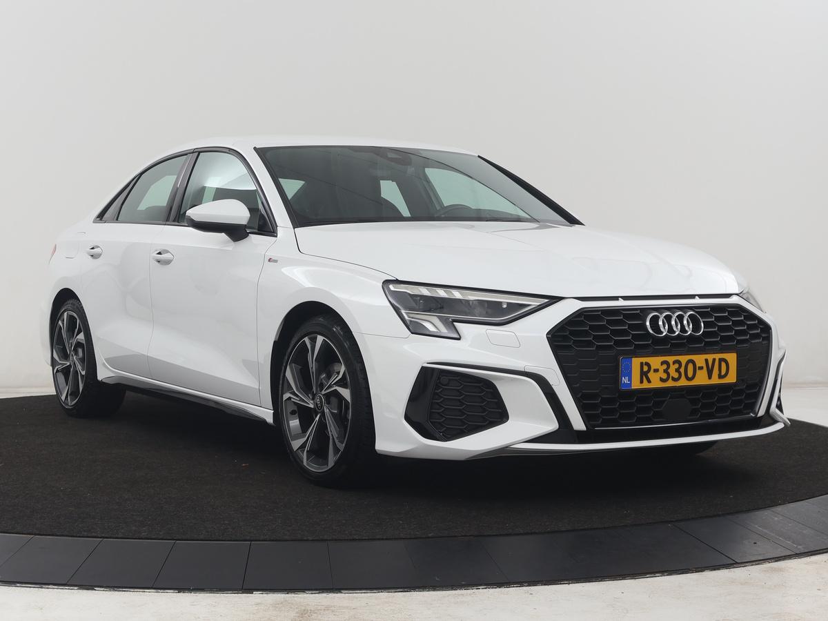 Audi A3 Audi A3 Limousine 30 TFSI S edition | Leder | Cruise control | Stoelverwarming | Drive select | Navigatie | Bluetooth | Carplay | Climate control | Virtueel dashboard | Full LED