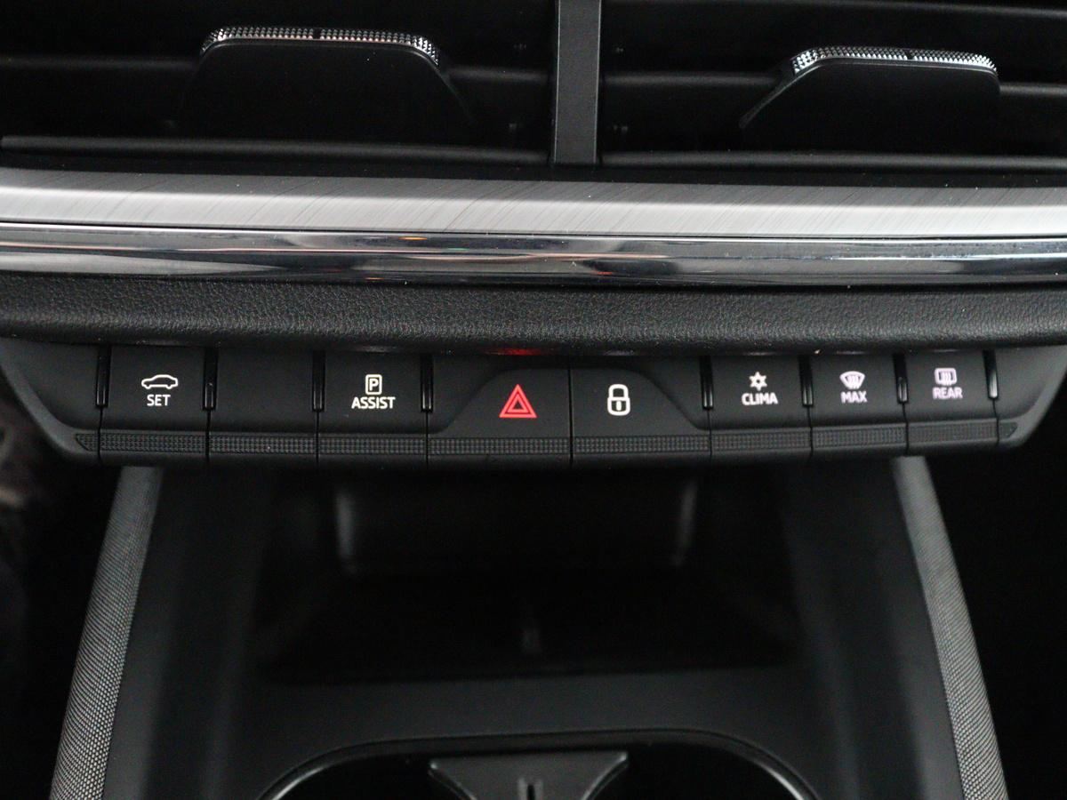 Škoda Enyaq iV Skoda Enyaq iV 60 | SOH 94,1% | Half leder | Navigatie | Carplay | Sfeerverlichting | Climate control | Camera | Park assist