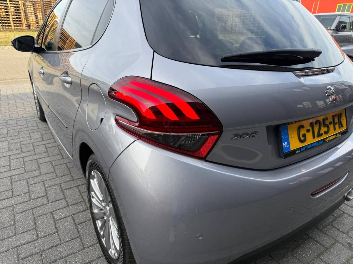 Peugeot 208 Peugeot 208 1.2 110PK GT-Line | 1E EIGENAAR | 3/6/12 MND GARANTIE | AUTOMAAT | PANO | NAVI | CARPLAY | CRUISE | LMV |