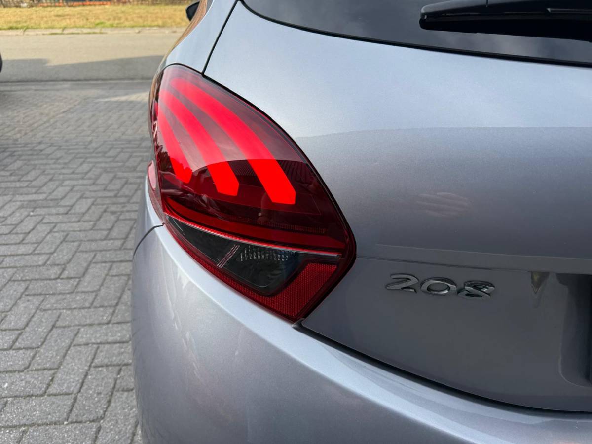 Peugeot 208 Peugeot 208 1.2 110PK GT-Line | 1E EIGENAAR | 3/6/12 MND GARANTIE | AUTOMAAT | PANO | NAVI | CARPLAY | CRUISE | LMV |
