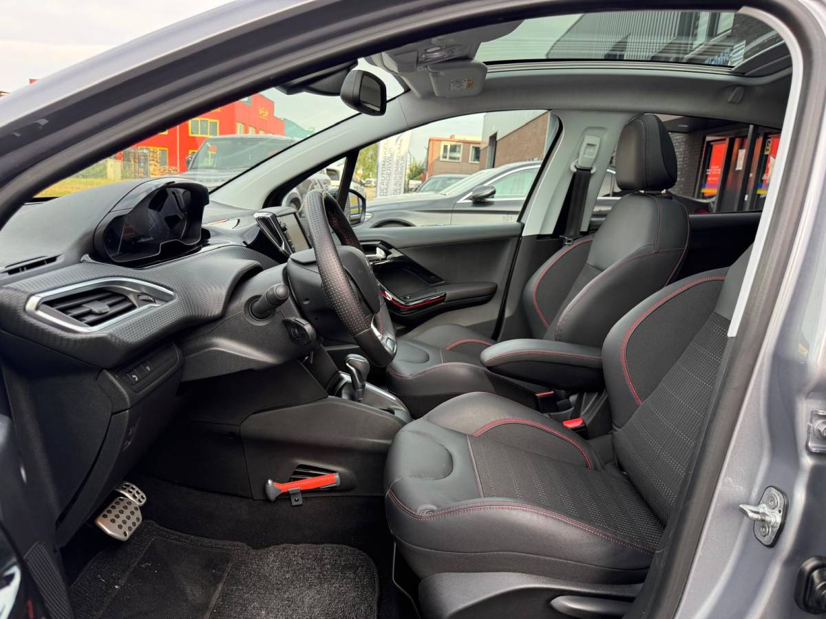 Peugeot 208 Peugeot 208 1.2 110PK GT-Line | 1E EIGENAAR | 3/6/12 MND GARANTIE | AUTOMAAT | PANO | NAVI | CARPLAY | CRUISE | LMV |