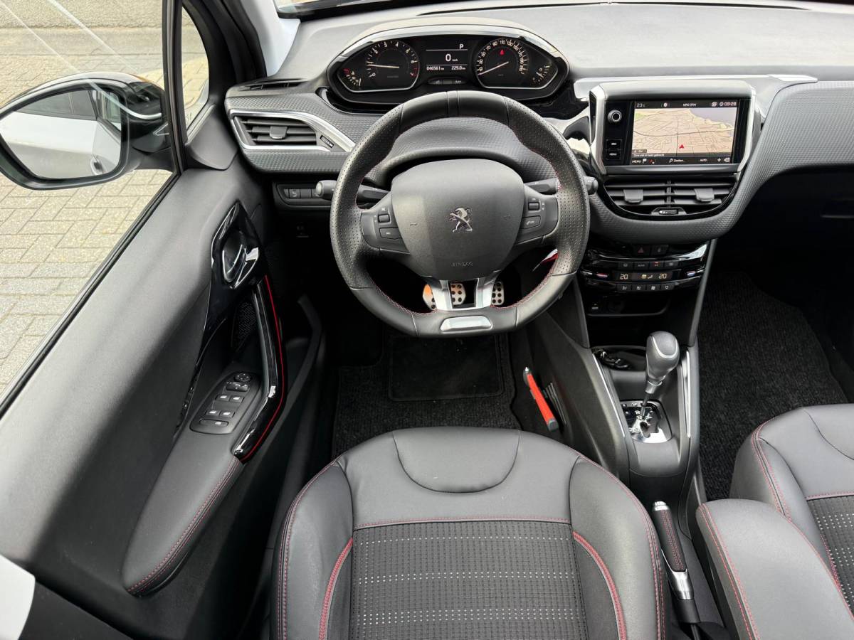 Peugeot 208 Peugeot 208 1.2 110PK GT-Line | 1E EIGENAAR | 3/6/12 MND GARANTIE | AUTOMAAT | PANO | NAVI | CARPLAY | CRUISE | LMV |