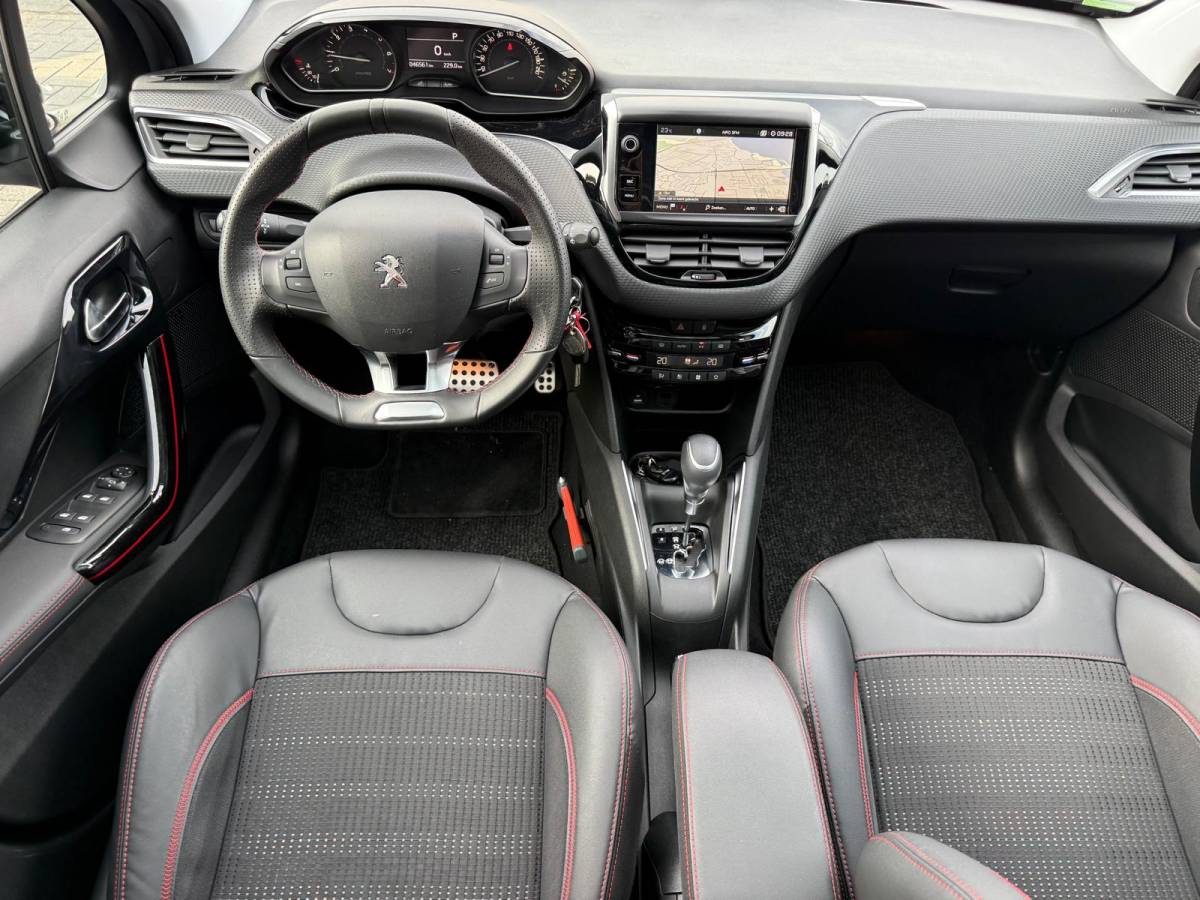 Peugeot 208 Peugeot 208 1.2 110PK GT-Line | 1E EIGENAAR | 3/6/12 MND GARANTIE | AUTOMAAT | PANO | NAVI | CARPLAY | CRUISE | LMV |