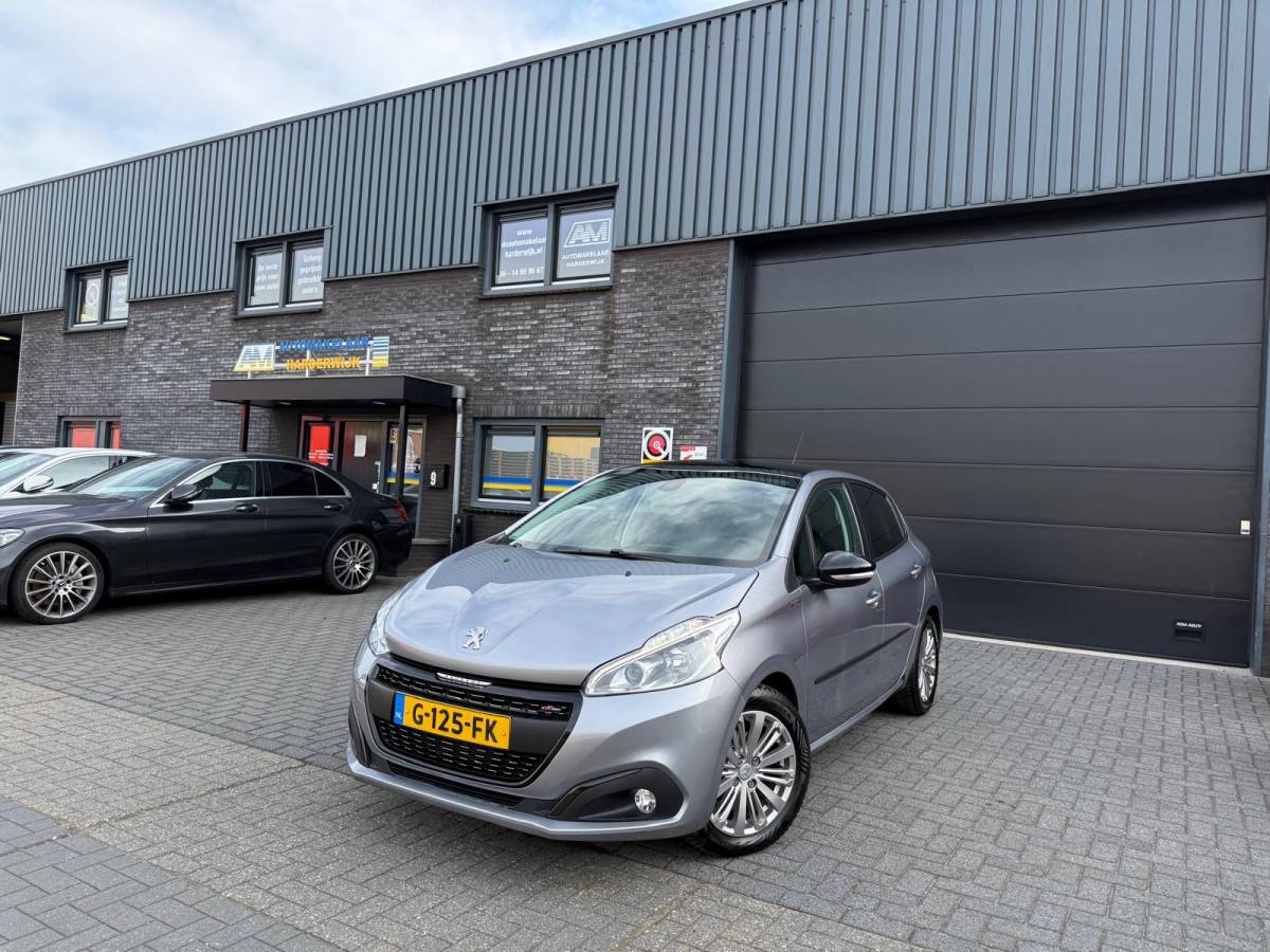 Peugeot 208 Peugeot 208 1.2 110PK GT-Line | 1E EIGENAAR | 3/6/12 MND GARANTIE | AUTOMAAT | PANO | NAVI | CARPLAY | CRUISE | LMV |