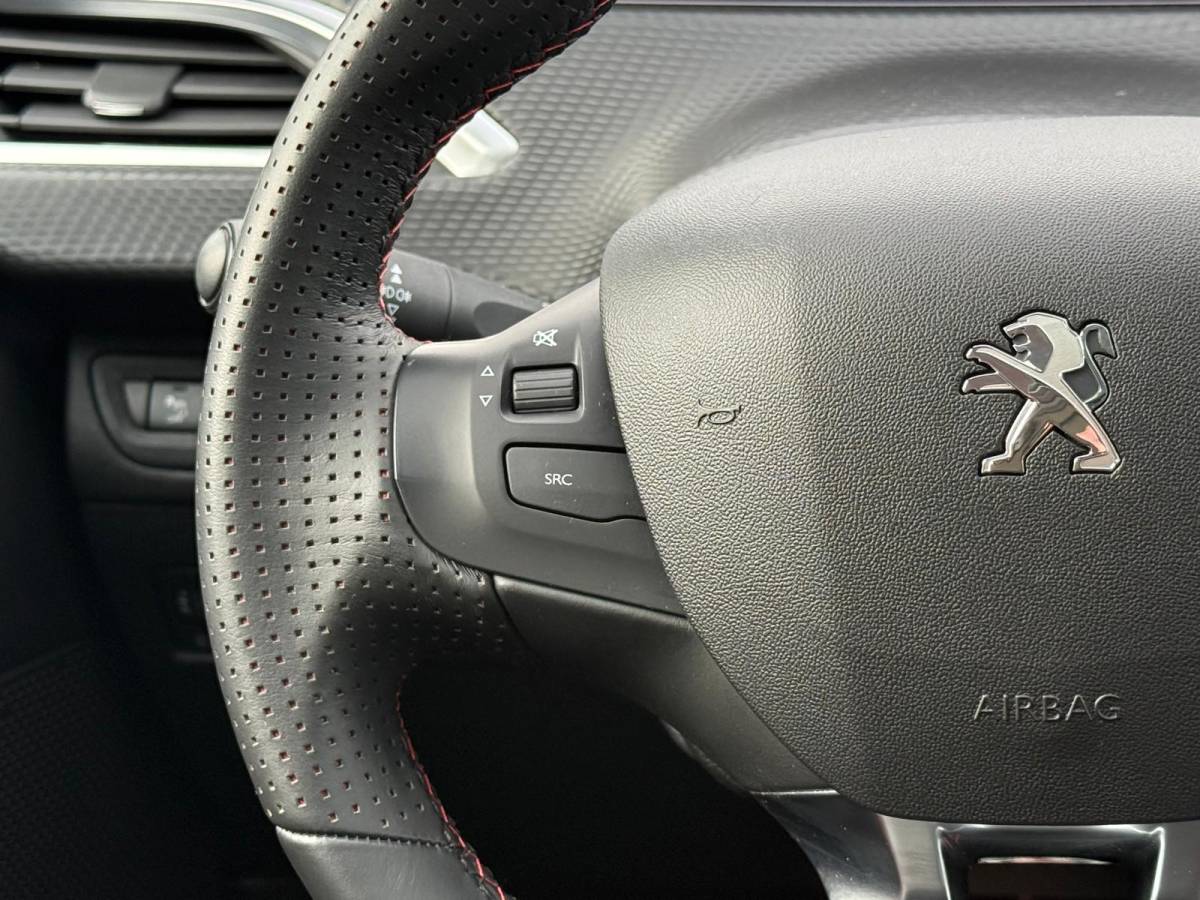 Peugeot 208 Peugeot 208 1.2 110PK GT-Line | 1E EIGENAAR | 3/6/12 MND GARANTIE | AUTOMAAT | PANO | NAVI | CARPLAY | CRUISE | LMV |