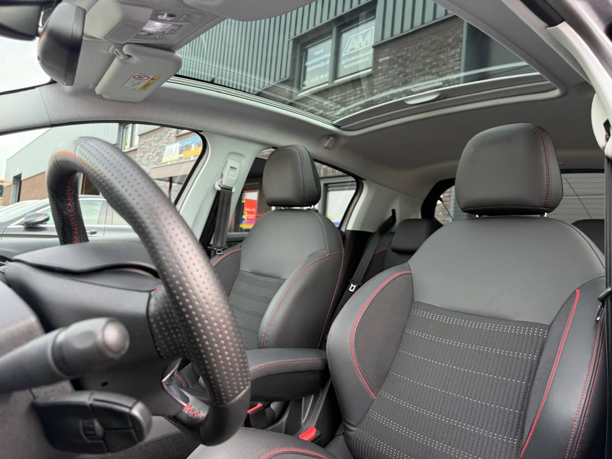 Peugeot 208 Peugeot 208 1.2 110PK GT-Line | 1E EIGENAAR | 3/6/12 MND GARANTIE | AUTOMAAT | PANO | NAVI | CARPLAY | CRUISE | LMV |