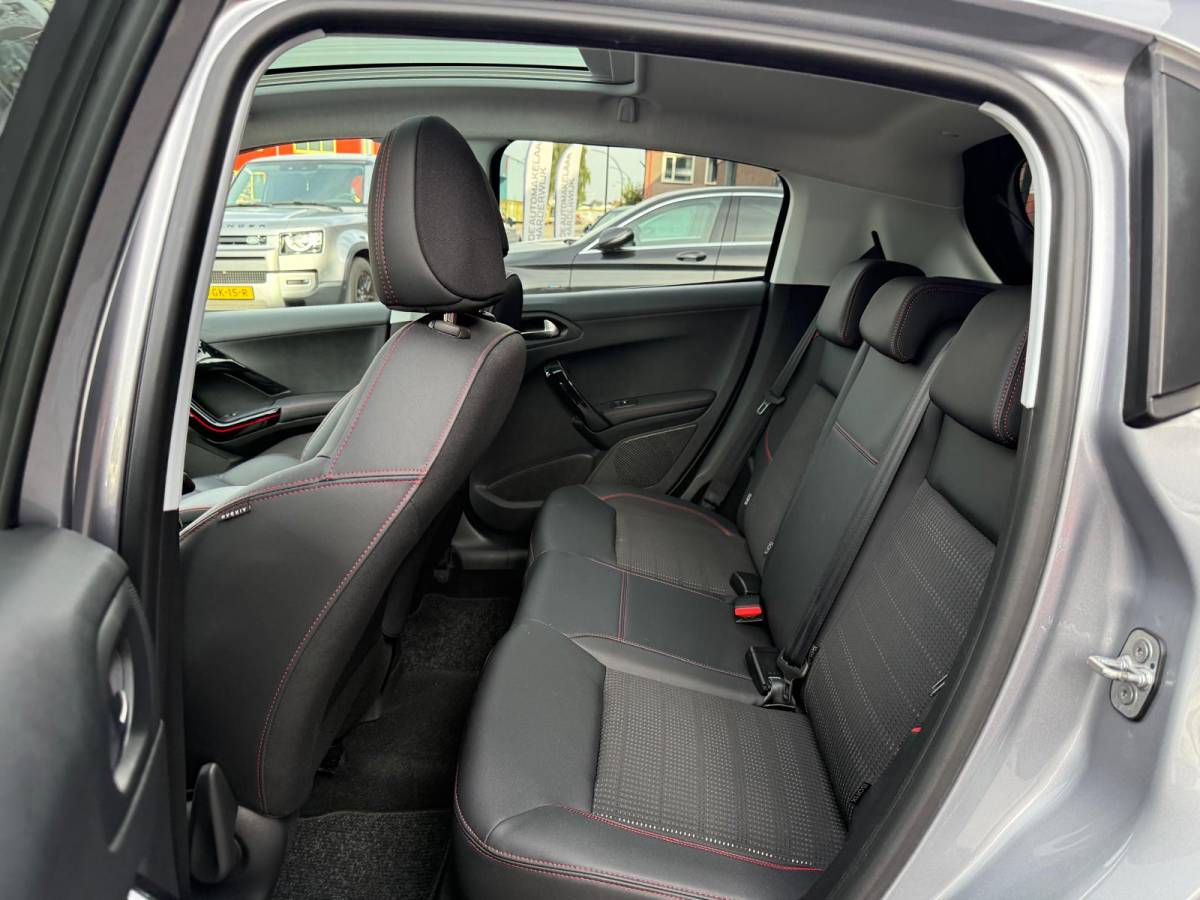 Peugeot 208 Peugeot 208 1.2 110PK GT-Line | 1E EIGENAAR | 3/6/12 MND GARANTIE | AUTOMAAT | PANO | NAVI | CARPLAY | CRUISE | LMV |