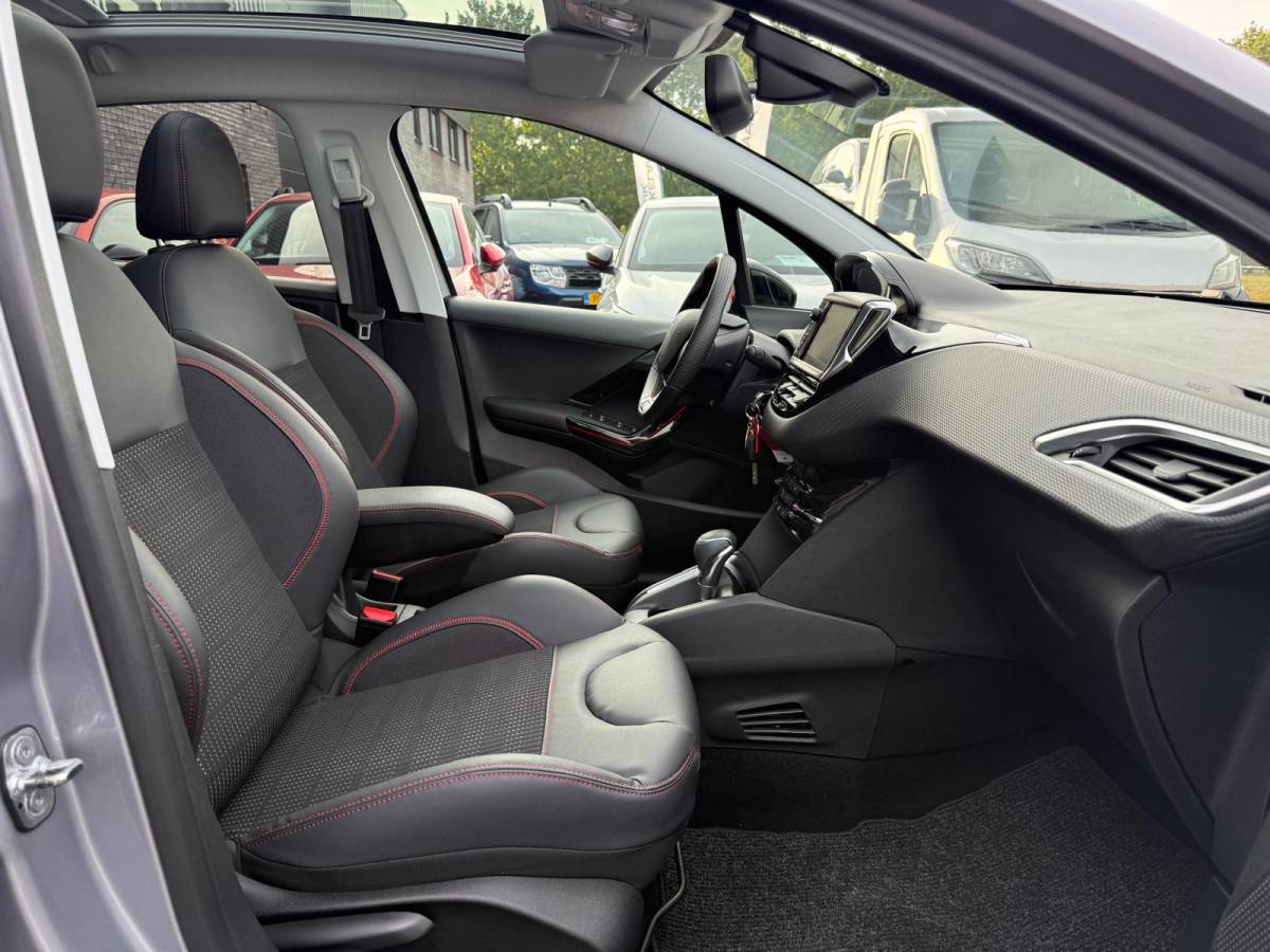 Peugeot 208 Peugeot 208 1.2 110PK GT-Line | 1E EIGENAAR | 3/6/12 MND GARANTIE | AUTOMAAT | PANO | NAVI | CARPLAY | CRUISE | LMV |