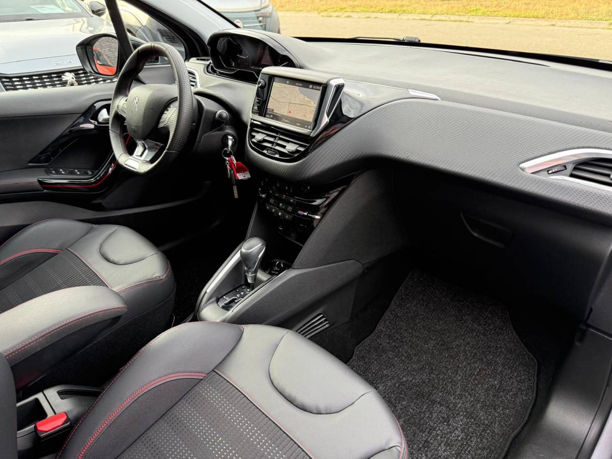 Peugeot 208 Peugeot 208 1.2 110PK GT-Line | 1E EIGENAAR | 3/6/12 MND GARANTIE | AUTOMAAT | PANO | NAVI | CARPLAY | CRUISE | LMV |