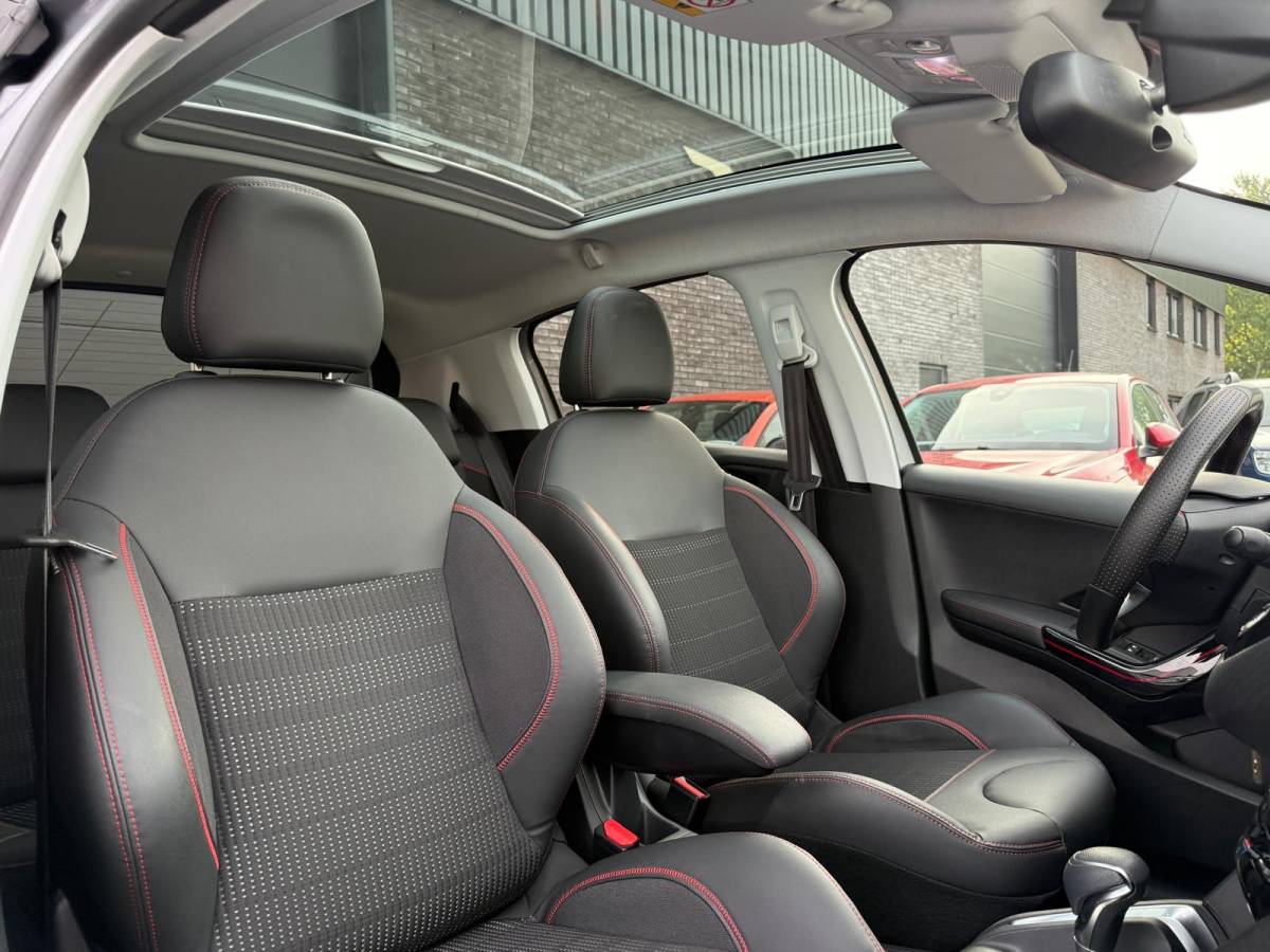 Peugeot 208 Peugeot 208 1.2 110PK GT-Line | 1E EIGENAAR | 3/6/12 MND GARANTIE | AUTOMAAT | PANO | NAVI | CARPLAY | CRUISE | LMV |
