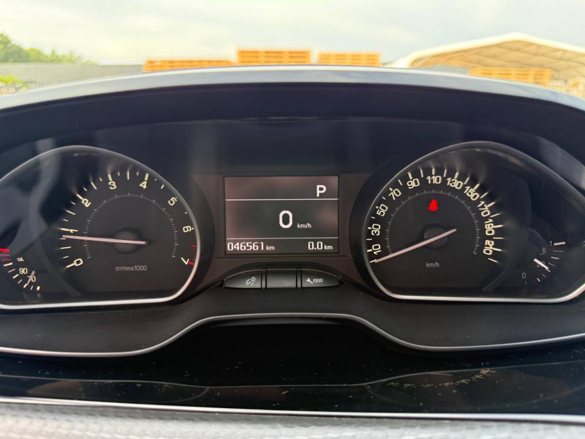 Peugeot 208 Peugeot 208 1.2 110PK GT-Line | 1E EIGENAAR | 3/6/12 MND GARANTIE | AUTOMAAT | PANO | NAVI | CARPLAY | CRUISE | LMV |