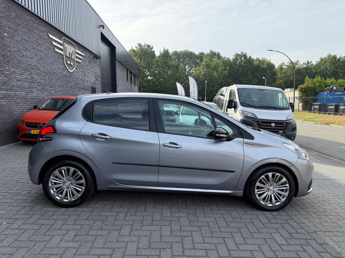 Peugeot 208 Peugeot 208 1.2 110PK GT-Line | 1E EIGENAAR | 3/6/12 MND GARANTIE | AUTOMAAT | PANO | NAVI | CARPLAY | CRUISE | LMV |