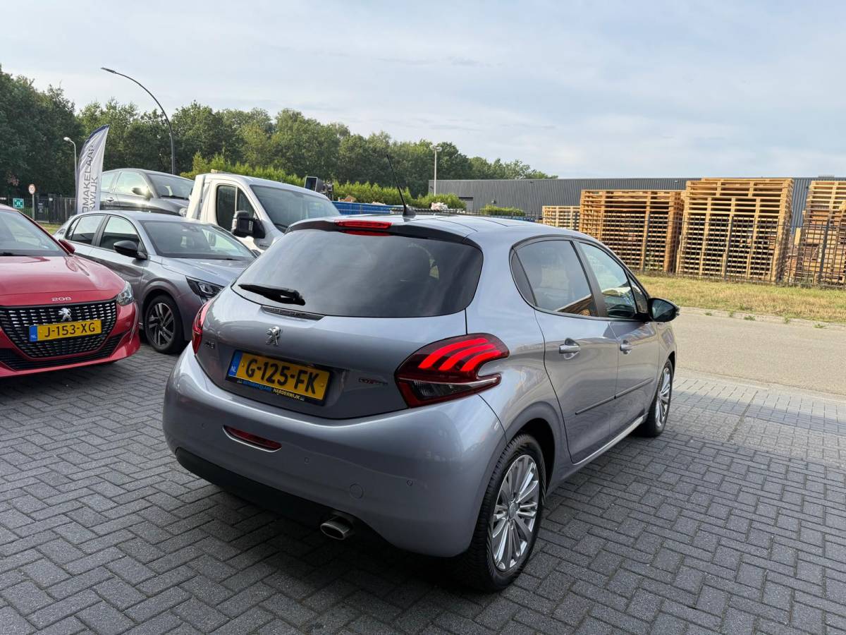 Peugeot 208 Peugeot 208 1.2 110PK GT-Line | 1E EIGENAAR | 3/6/12 MND GARANTIE | AUTOMAAT | PANO | NAVI | CARPLAY | CRUISE | LMV |