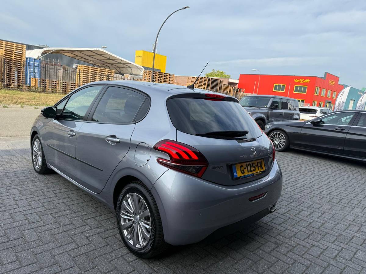 Peugeot 208 Peugeot 208 1.2 110PK GT-Line | 1E EIGENAAR | 3/6/12 MND GARANTIE | AUTOMAAT | PANO | NAVI | CARPLAY | CRUISE | LMV |