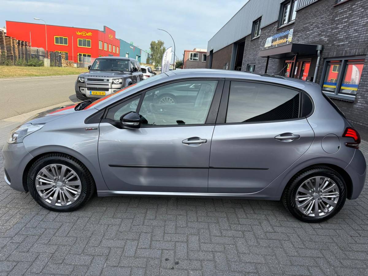 Peugeot 208 Peugeot 208 1.2 110PK GT-Line | 1E EIGENAAR | 3/6/12 MND GARANTIE | AUTOMAAT | PANO | NAVI | CARPLAY | CRUISE | LMV |