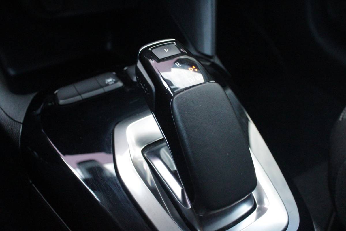 Opel Corsa-e Opel Corsa-e GS Line 50 kWh | APPLE CARPLAY/ANDROID AUTO | LED KOPLAMPEN | WINTER PAKKET: STOEL VERWARMING/STUUR VERWARMING | ZWART DAK | CLIMATE CONTROL | CRUISE CONTROL | DAB+ RADIO | ACHTERUITRIJ CAMERA | PARKEER SENSOREN ACHTER | SNEL LAADFUNCTIE |