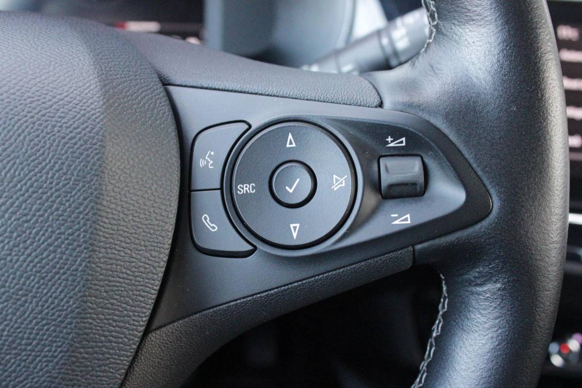 Opel Corsa-e Opel Corsa-e GS Line 50 kWh | APPLE CARPLAY/ANDROID AUTO | LED KOPLAMPEN | WINTER PAKKET: STOEL VERWARMING/STUUR VERWARMING | ZWART DAK | CLIMATE CONTROL | CRUISE CONTROL | DAB+ RADIO | ACHTERUITRIJ CAMERA | PARKEER SENSOREN ACHTER | SNEL LAADFUNCTIE |