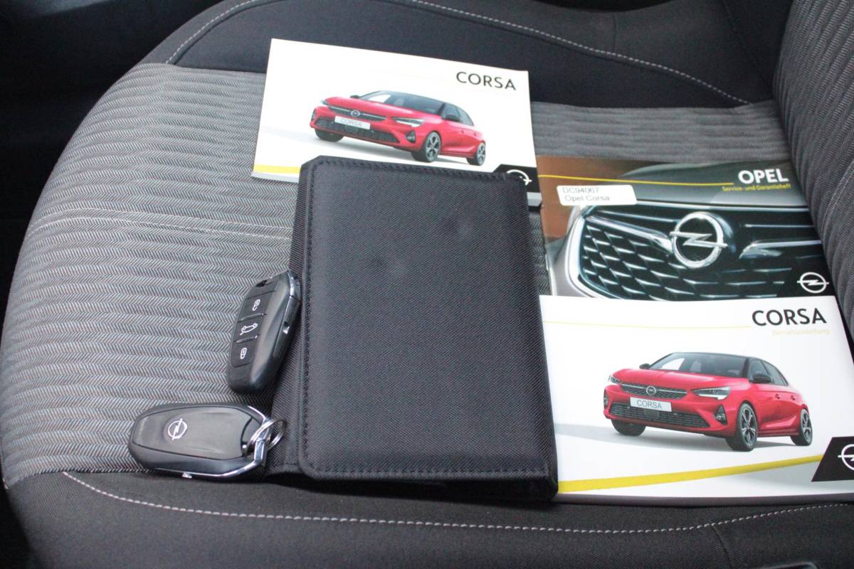Opel Corsa-e Opel Corsa-e GS Line 50 kWh | APPLE CARPLAY/ANDROID AUTO | LED KOPLAMPEN | WINTER PAKKET: STOEL VERWARMING/STUUR VERWARMING | ZWART DAK | CLIMATE CONTROL | CRUISE CONTROL | DAB+ RADIO | ACHTERUITRIJ CAMERA | PARKEER SENSOREN ACHTER | SNEL LAADFUNCTIE |