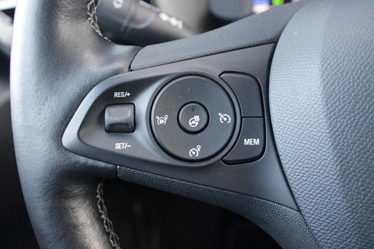Opel Corsa-e Opel Corsa-e GS Line 50 kWh | APPLE CARPLAY/ANDROID AUTO | LED KOPLAMPEN | WINTER PAKKET: STOEL VERWARMING/STUUR VERWARMING | ZWART DAK | CLIMATE CONTROL | CRUISE CONTROL | DAB+ RADIO | ACHTERUITRIJ CAMERA | PARKEER SENSOREN ACHTER | SNEL LAADFUNCTIE |