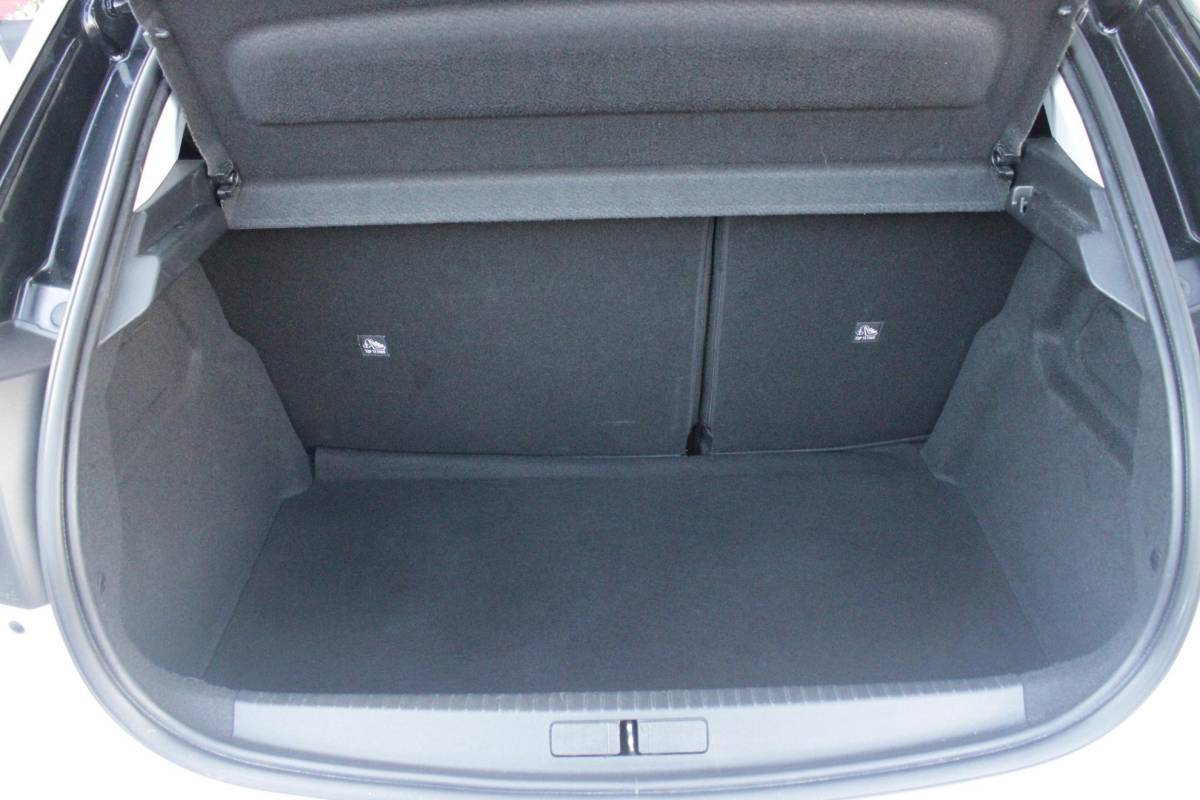 Opel Corsa-e Opel Corsa-e GS Line 50 kWh | APPLE CARPLAY/ANDROID AUTO | LED KOPLAMPEN | WINTER PAKKET: STOEL VERWARMING/STUUR VERWARMING | ZWART DAK | CLIMATE CONTROL | CRUISE CONTROL | DAB+ RADIO | ACHTERUITRIJ CAMERA | PARKEER SENSOREN ACHTER | SNEL LAADFUNCTIE |