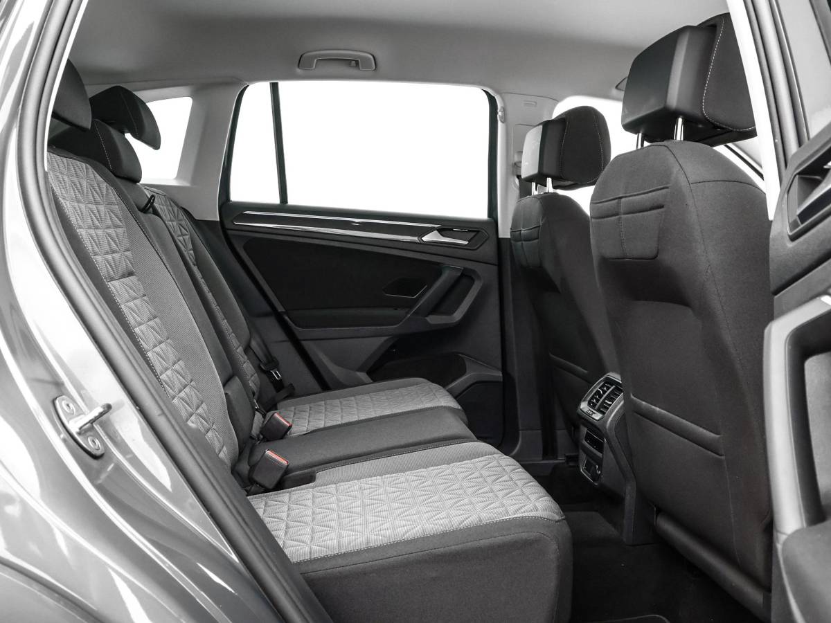 Volkswagen Tiguan Volkswagen Tiguan 1.4 TSI eHybrid 245pk DSG Life Business · Camera · Inklap. Trekhaak · Dodehoeksensor · ACC · Keyless · Elek. Achterklep · Apple/Android Car Play ·