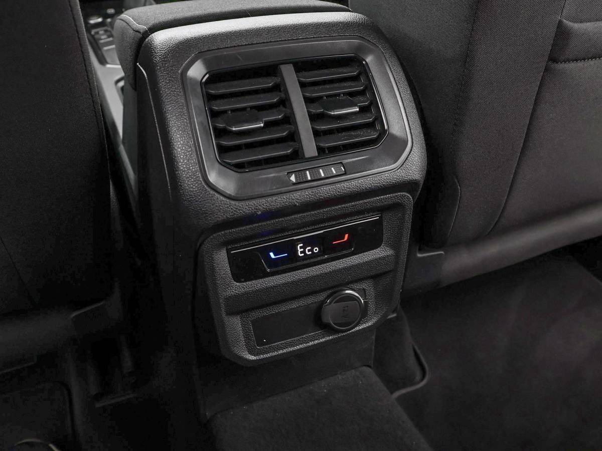 Volkswagen Tiguan Volkswagen Tiguan 1.4 TSI eHybrid 245pk DSG Life Business · Camera · Inklap. Trekhaak · Dodehoeksensor · ACC · Keyless · Elek. Achterklep · Apple/Android Car Play ·