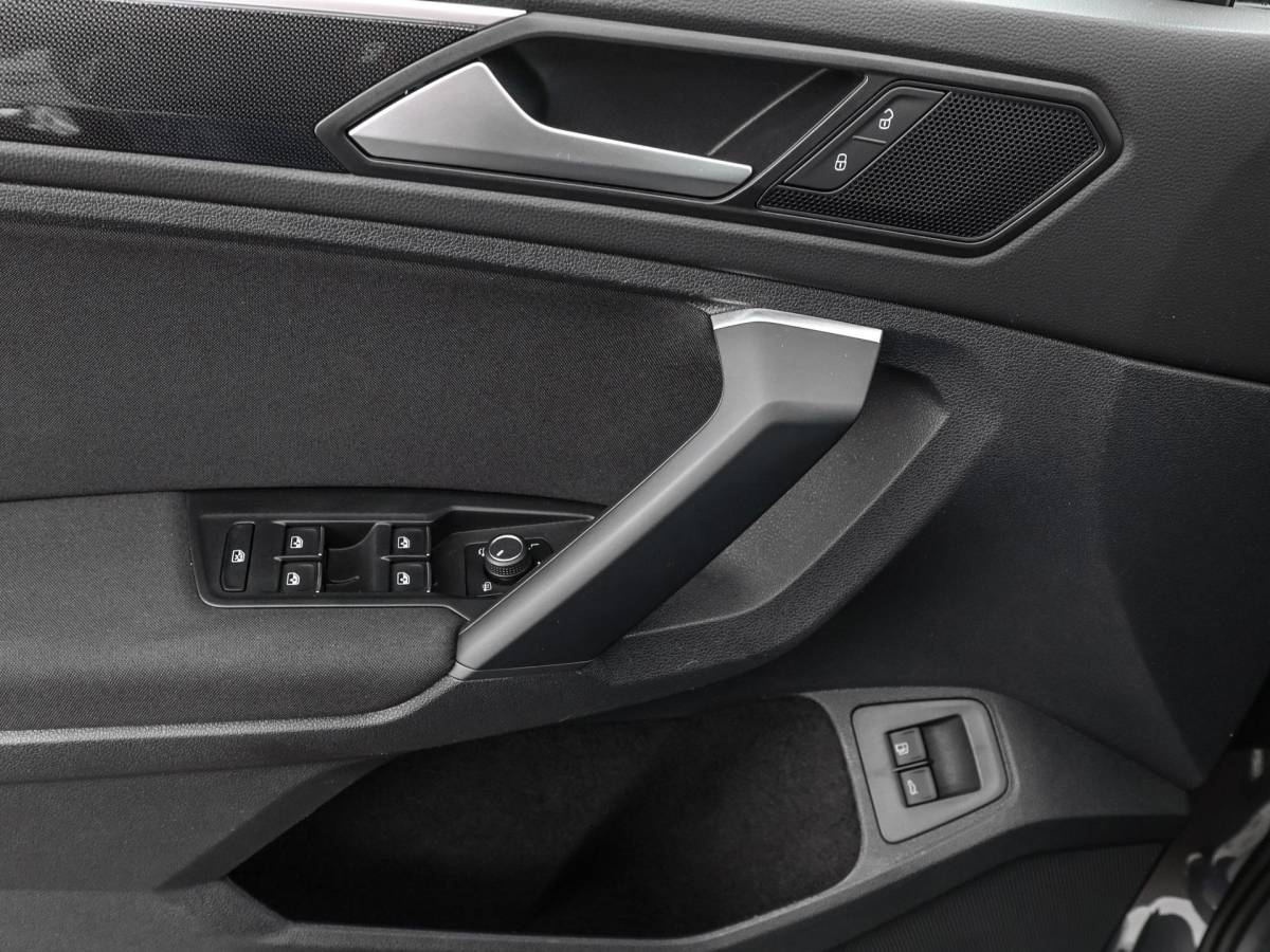 Volkswagen Tiguan Volkswagen Tiguan 1.4 TSI eHybrid 245pk DSG Life Business · Camera · Inklap. Trekhaak · Dodehoeksensor · ACC · Keyless · Elek. Achterklep · Apple/Android Car Play ·