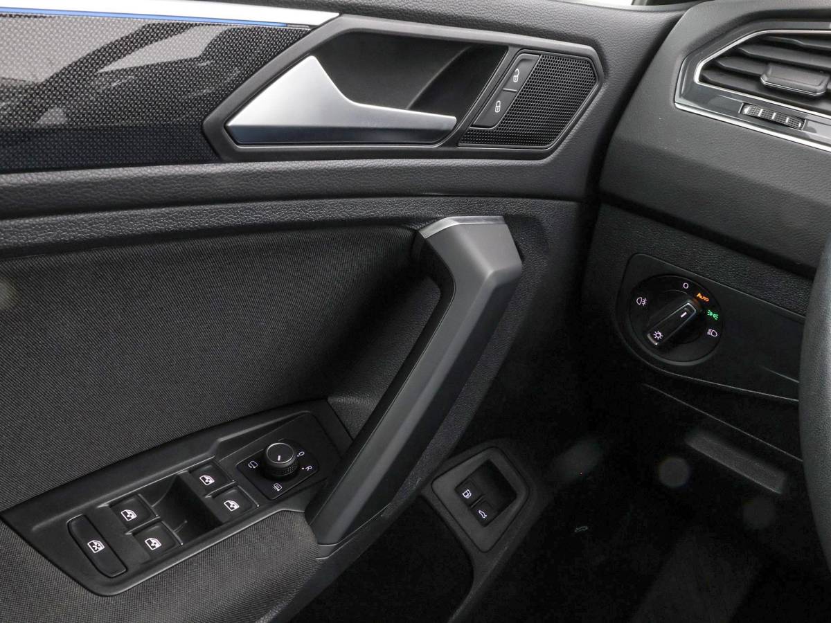 Volkswagen Tiguan Volkswagen Tiguan 1.4 TSI eHybrid 245pk DSG Life Business · Camera · Inklap. Trekhaak · Dodehoeksensor · ACC · Keyless · Elek. Achterklep · Apple/Android Car Play ·