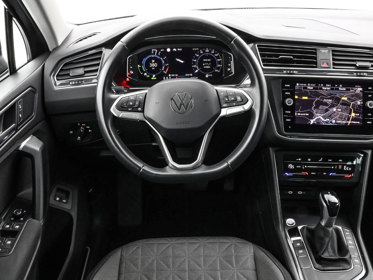 Volkswagen Tiguan Volkswagen Tiguan 1.4 TSI eHybrid 245pk DSG Life Business · Camera · Inklap. Trekhaak · Dodehoeksensor · ACC · Keyless · Elek. Achterklep · Apple/Android Car Play ·