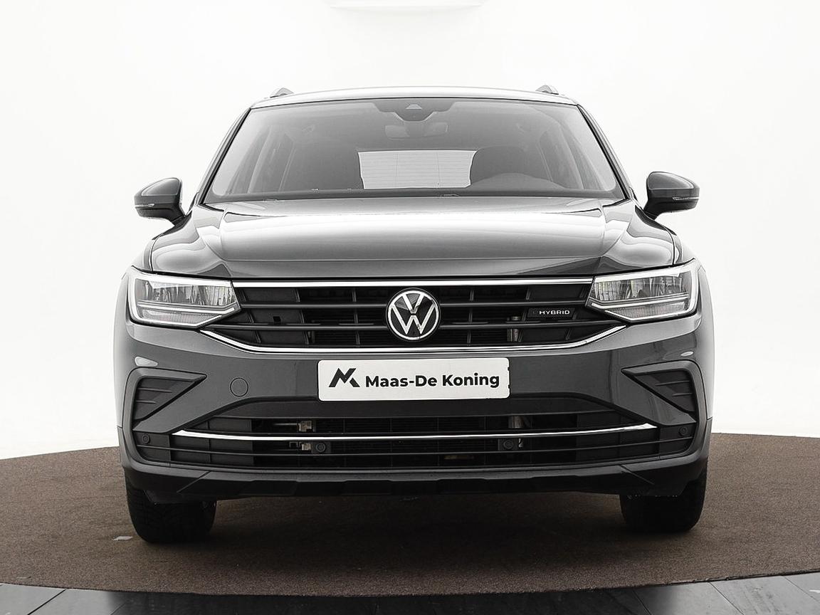 Volkswagen Tiguan Volkswagen Tiguan 1.4 TSI eHybrid 245pk DSG Life Business · Camera · Inklap. Trekhaak · Dodehoeksensor · ACC · Keyless · Elek. Achterklep · Apple/Android Car Play ·