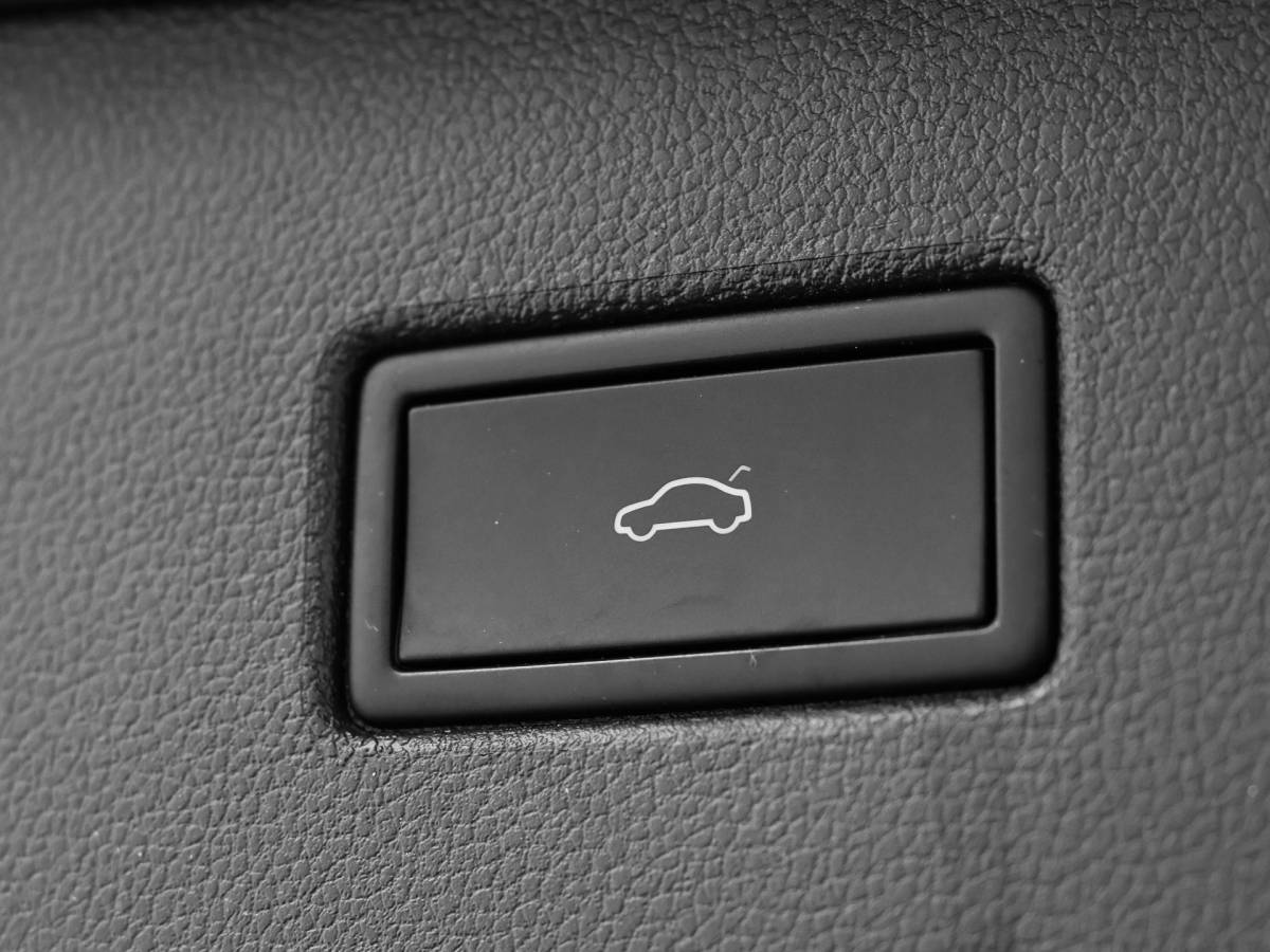 Volkswagen Tiguan Volkswagen Tiguan 1.4 TSI eHybrid 245pk DSG Life Business · Camera · Inklap. Trekhaak · Dodehoeksensor · ACC · Keyless · Elek. Achterklep · Apple/Android Car Play ·