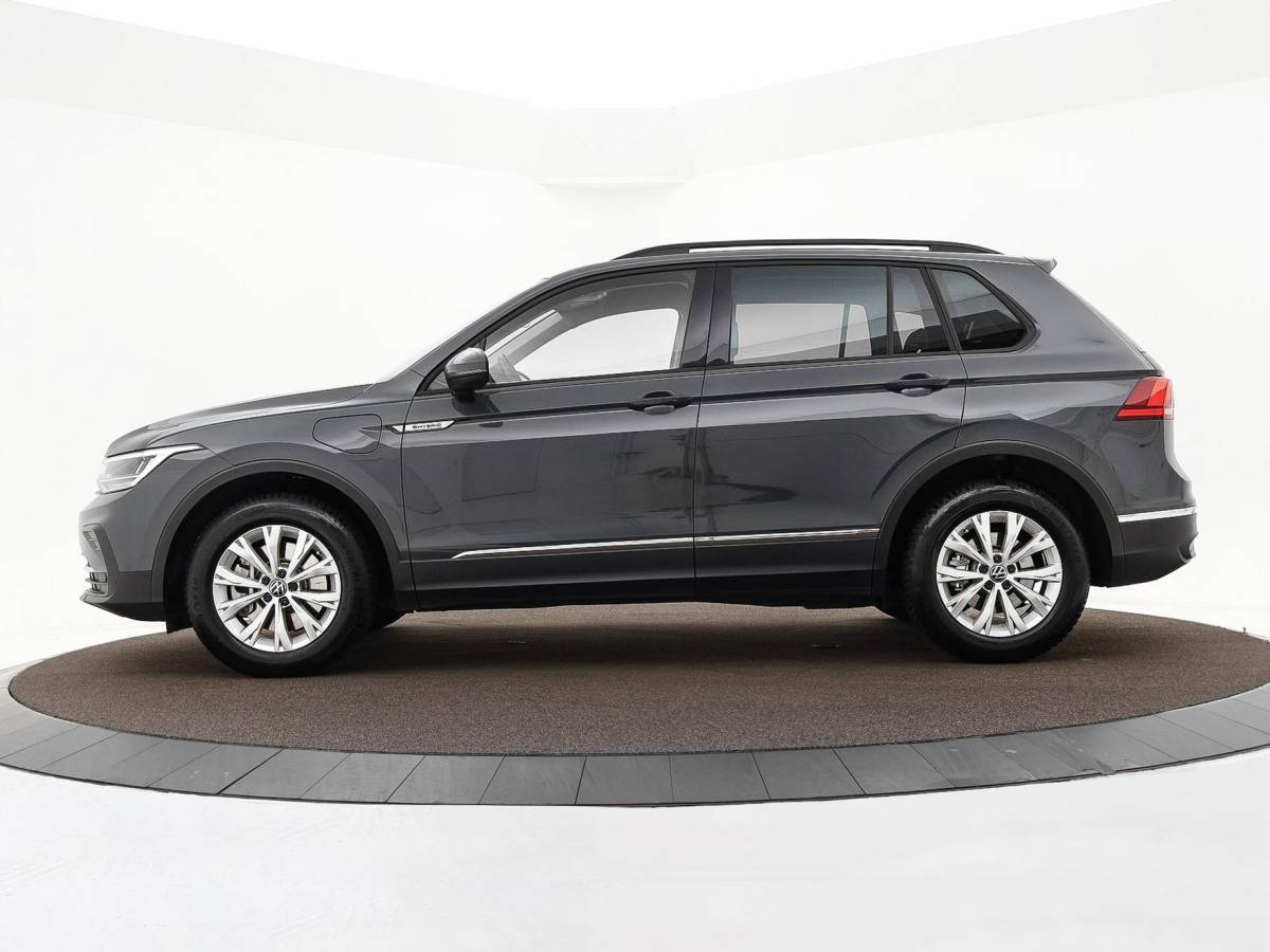 Volkswagen Tiguan Volkswagen Tiguan 1.4 TSI eHybrid 245pk DSG Life Business · Camera · Inklap. Trekhaak · Dodehoeksensor · ACC · Keyless · Elek. Achterklep · Apple/Android Car Play ·