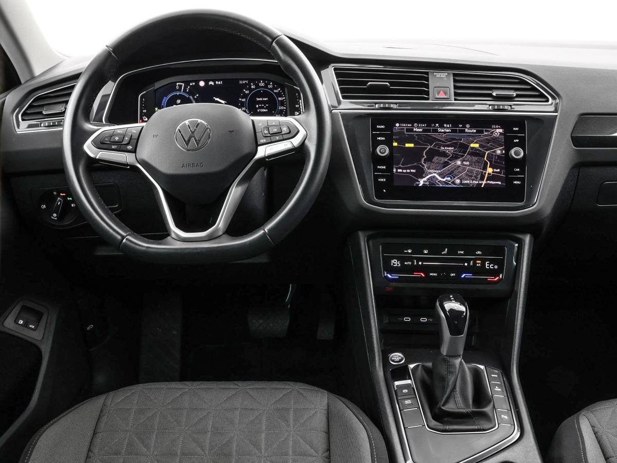 Volkswagen Tiguan Volkswagen Tiguan 1.4 TSI eHybrid 245pk DSG Life Business · Camera · Inklap. Trekhaak · Dodehoeksensor · ACC · Keyless · Elek. Achterklep · Apple/Android Car Play ·