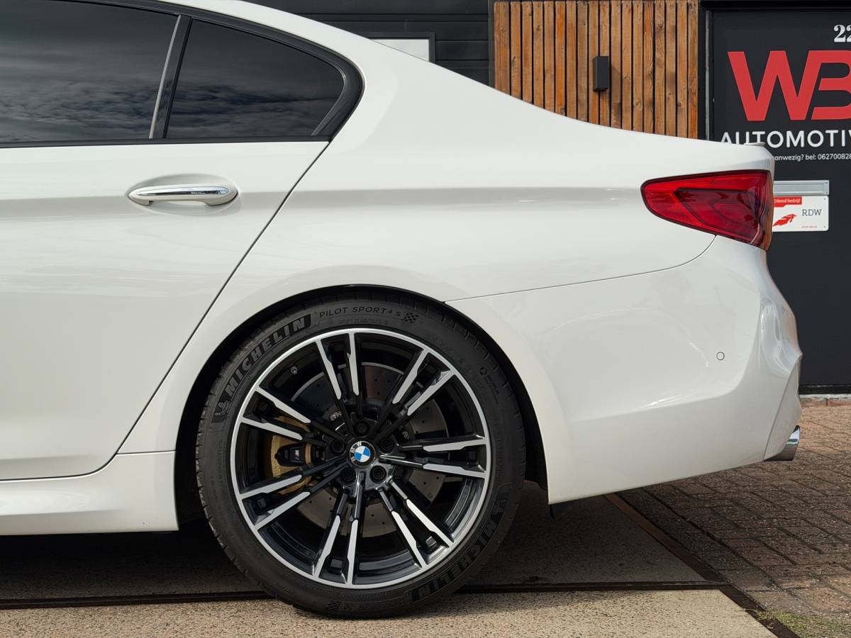 BMW M5 BMW 5-serie M5 Volledig onderhouden en Bomvol opties!