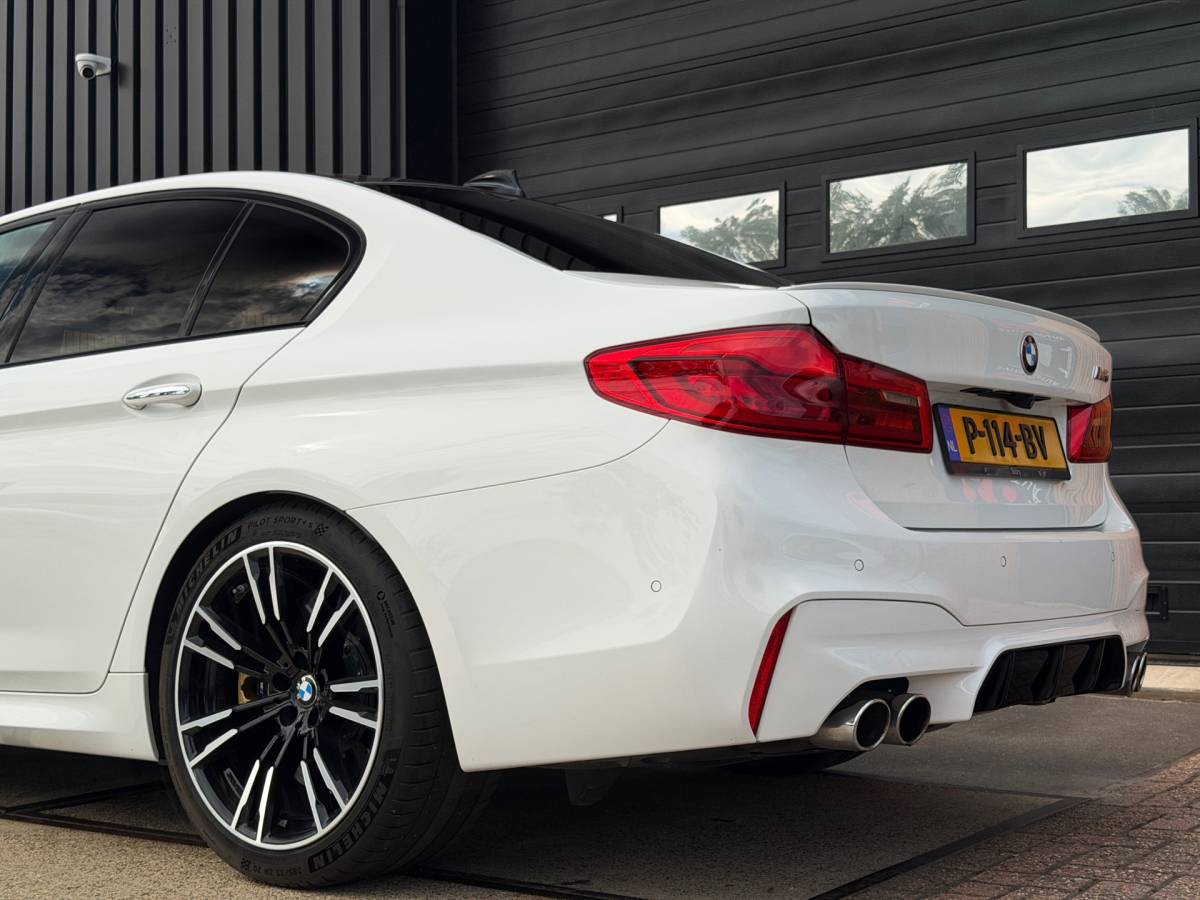 BMW M5 BMW 5-serie M5 Volledig onderhouden en Bomvol opties!
