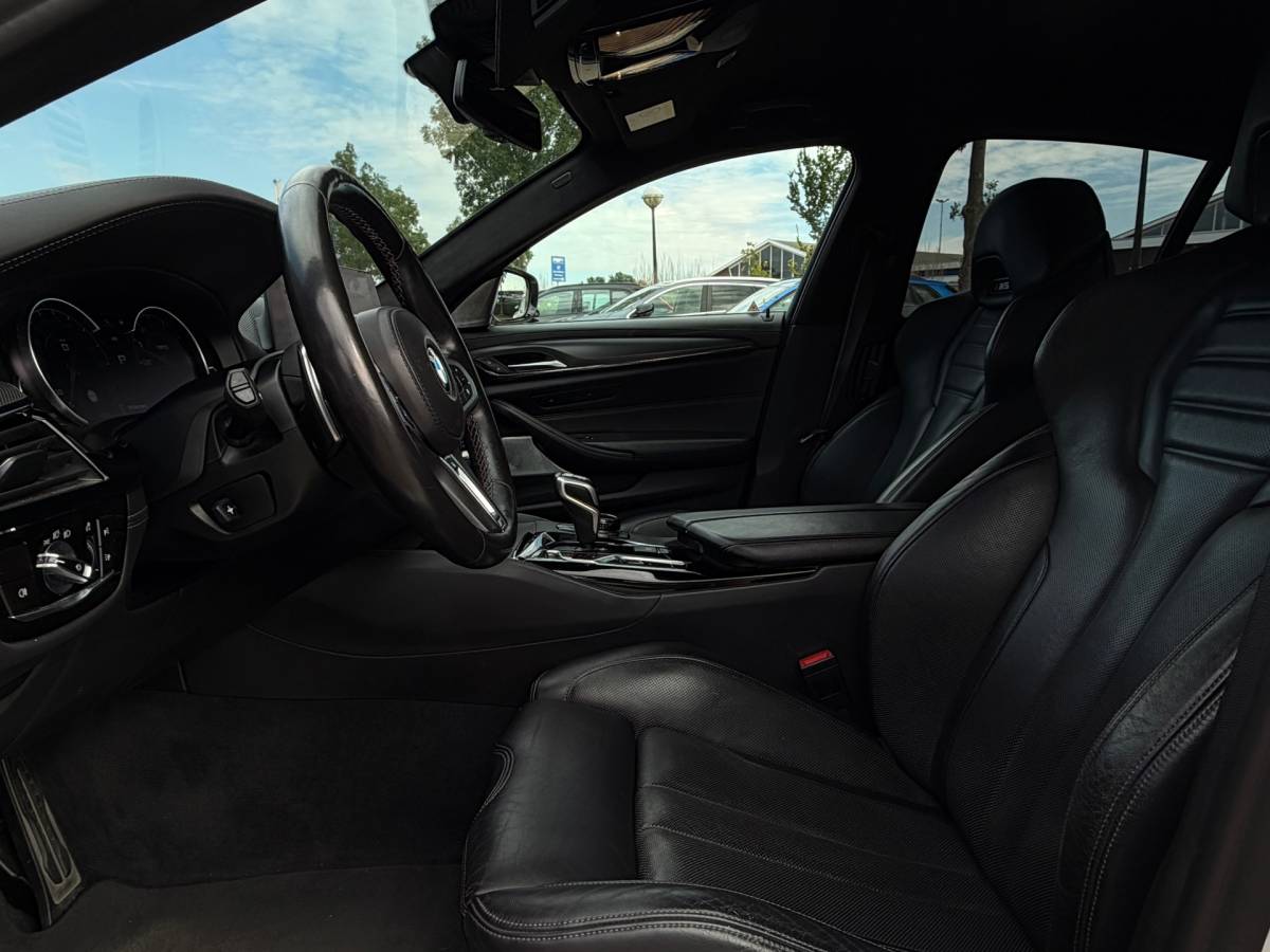 BMW M5 BMW 5-serie M5 Volledig onderhouden en Bomvol opties!