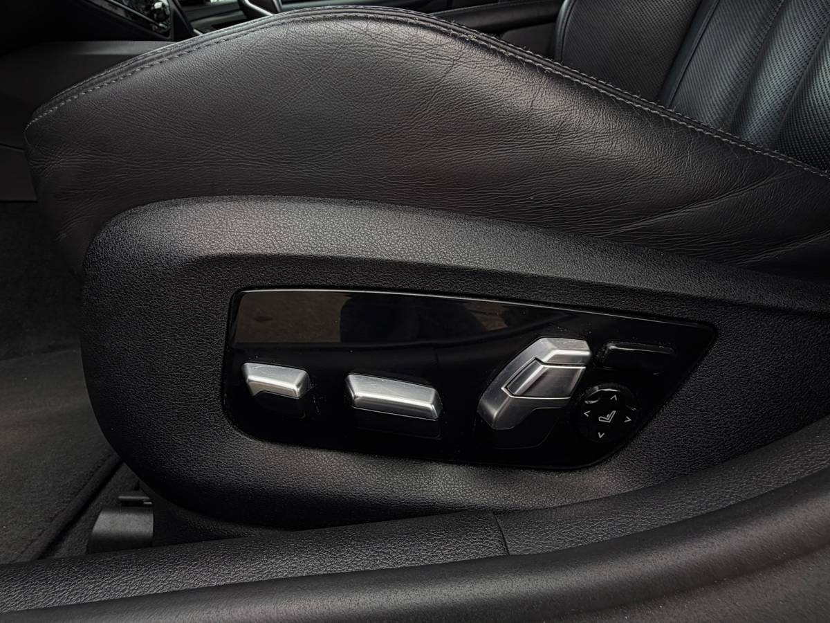 BMW M5 BMW 5-serie M5 Volledig onderhouden en Bomvol opties!