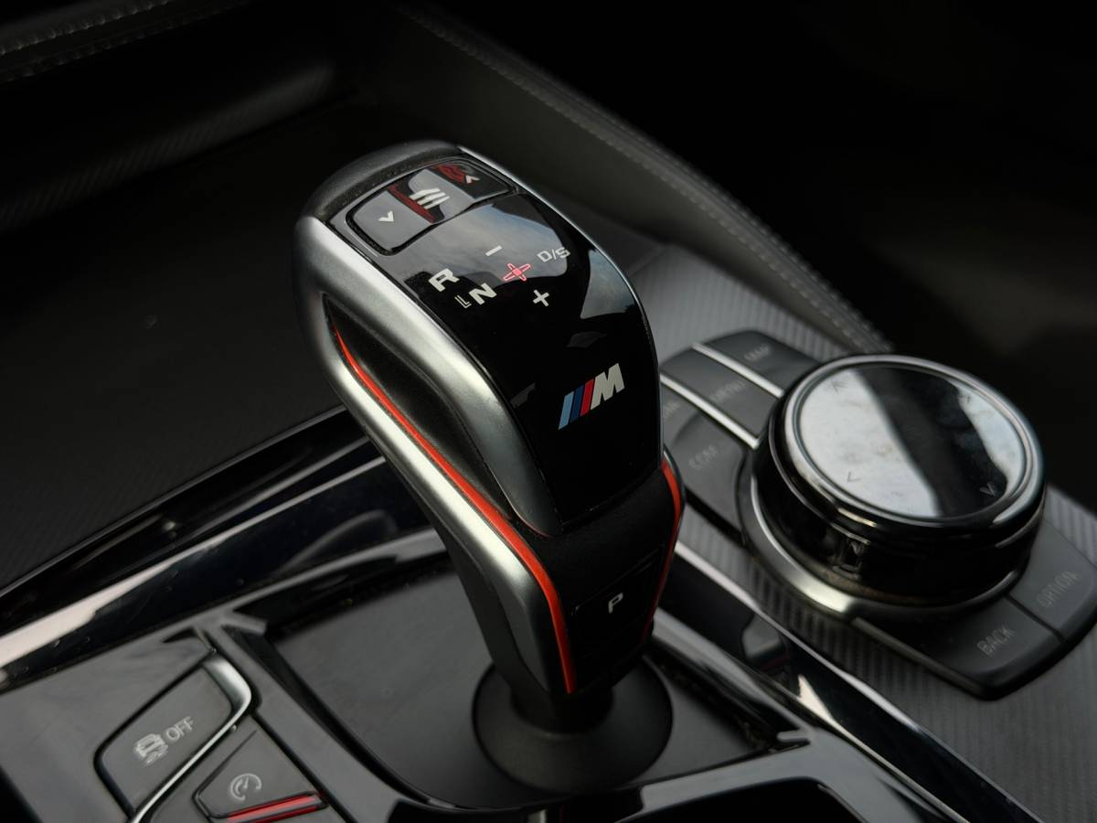 BMW M5 BMW 5-serie M5 Volledig onderhouden en Bomvol opties!