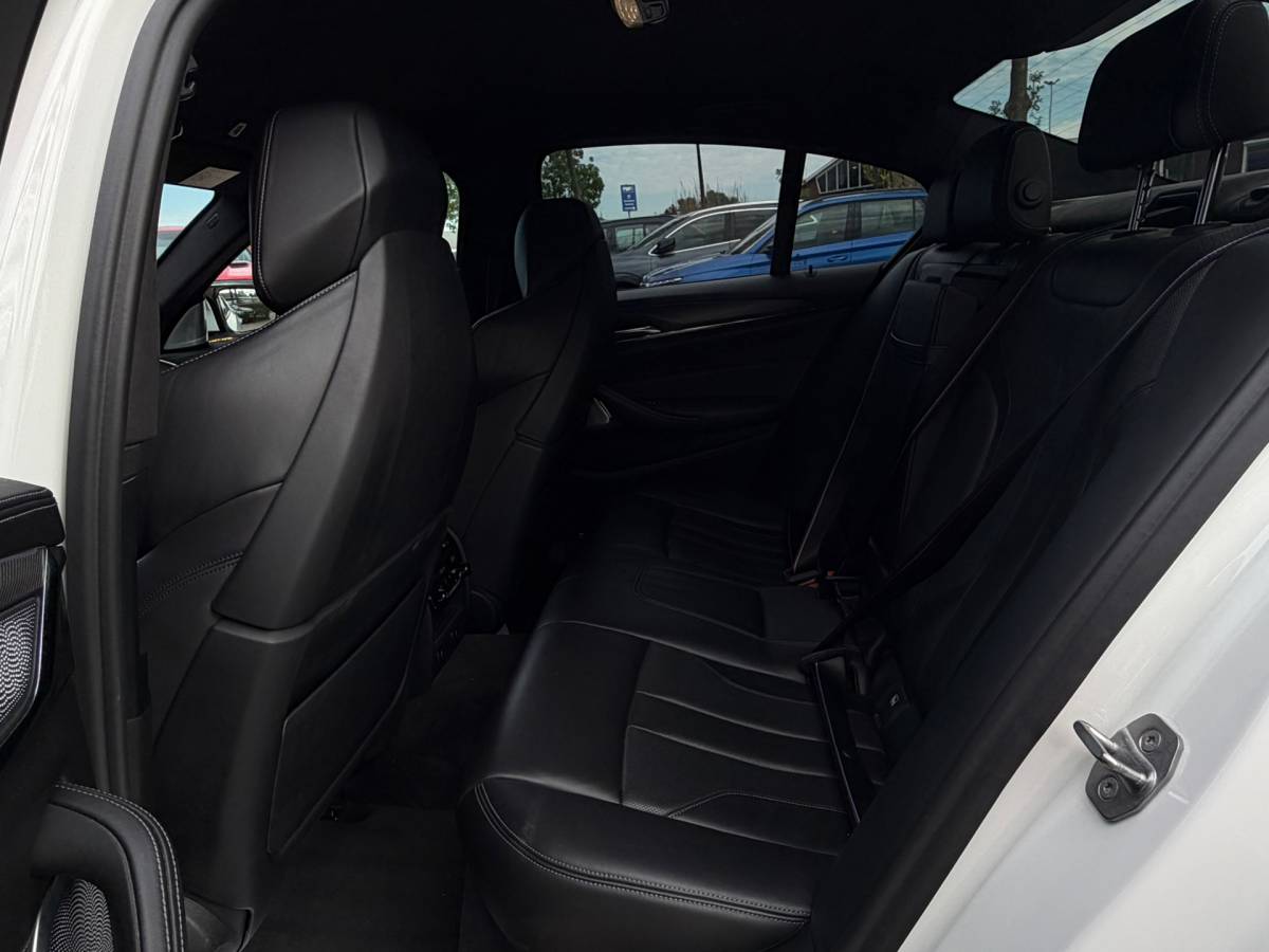BMW M5 BMW 5-serie M5 Volledig onderhouden en Bomvol opties!