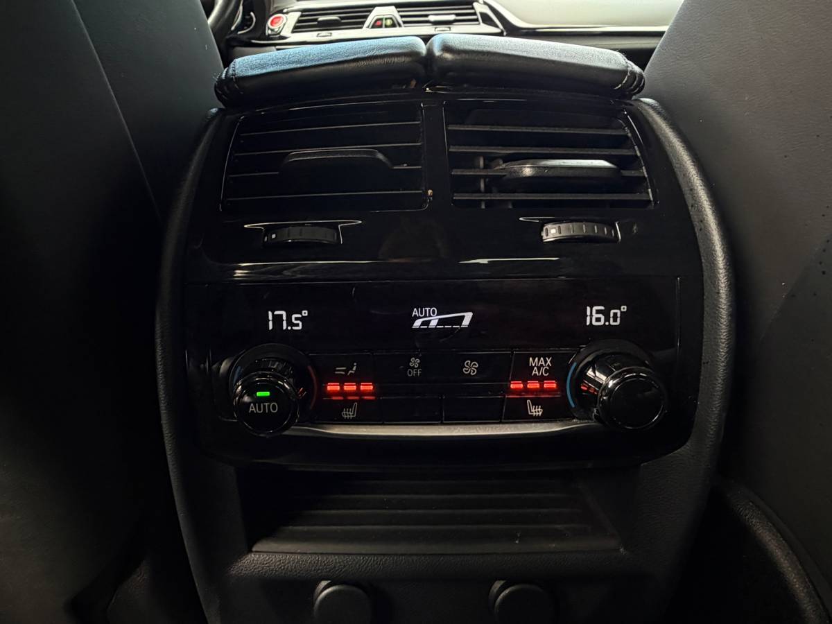 BMW M5 BMW 5-serie M5 Volledig onderhouden en Bomvol opties!