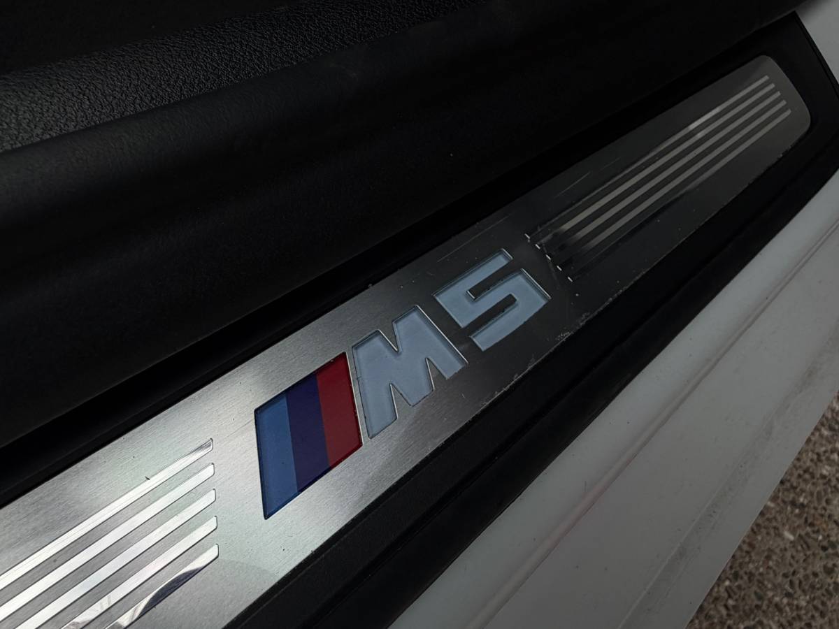BMW M5 BMW 5-serie M5 Volledig onderhouden en Bomvol opties!