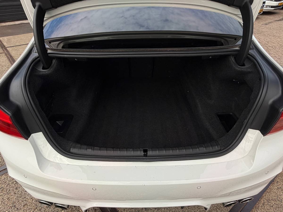 BMW M5 BMW 5-serie M5 Volledig onderhouden en Bomvol opties!